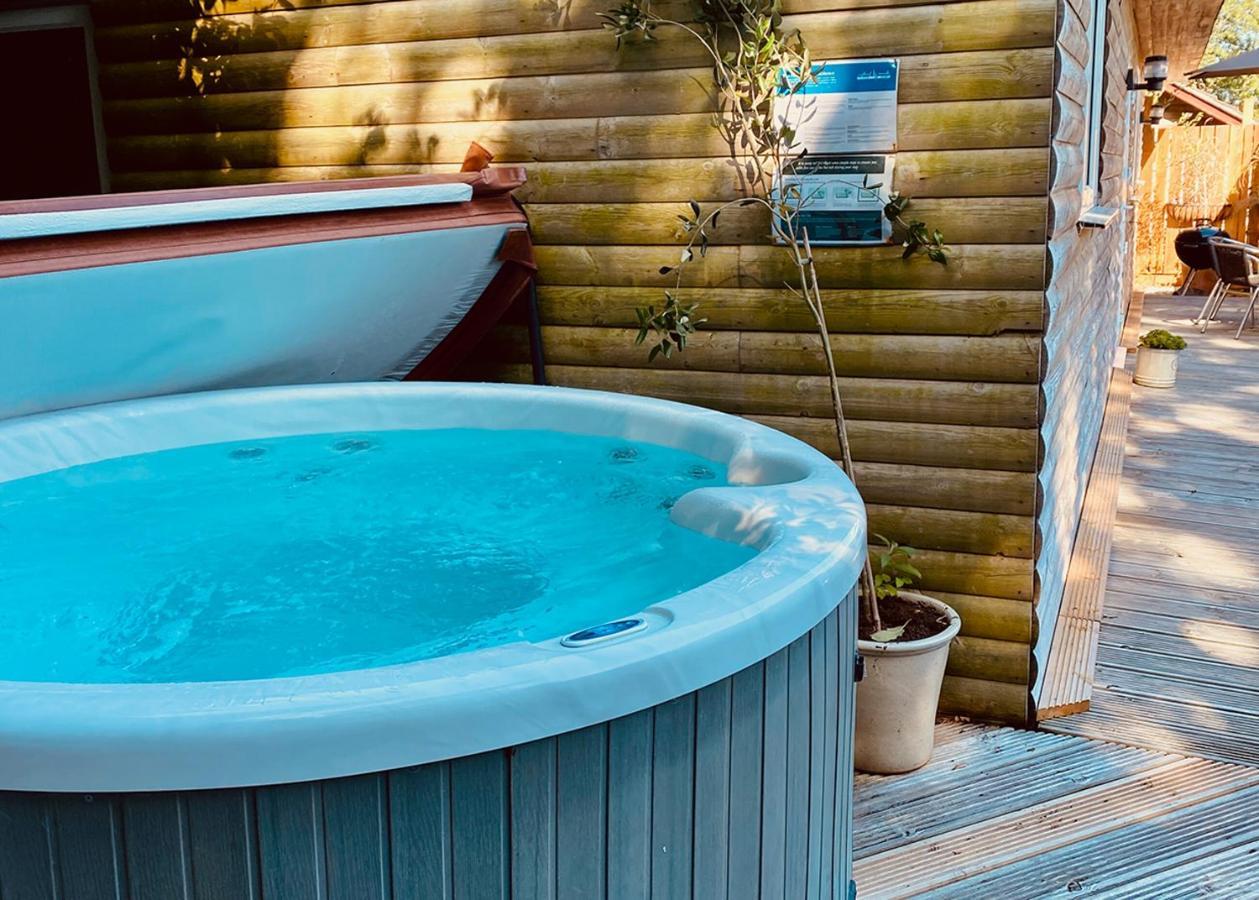 Stratton  Ivyleaf Combe Lodges מראה חיצוני תמונה